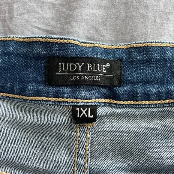 Judy Blue Ripped Denim Jean Shorts 1XL - Picture 2 of 6